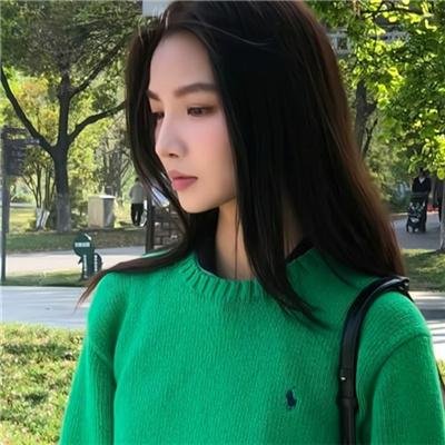落在她身边
